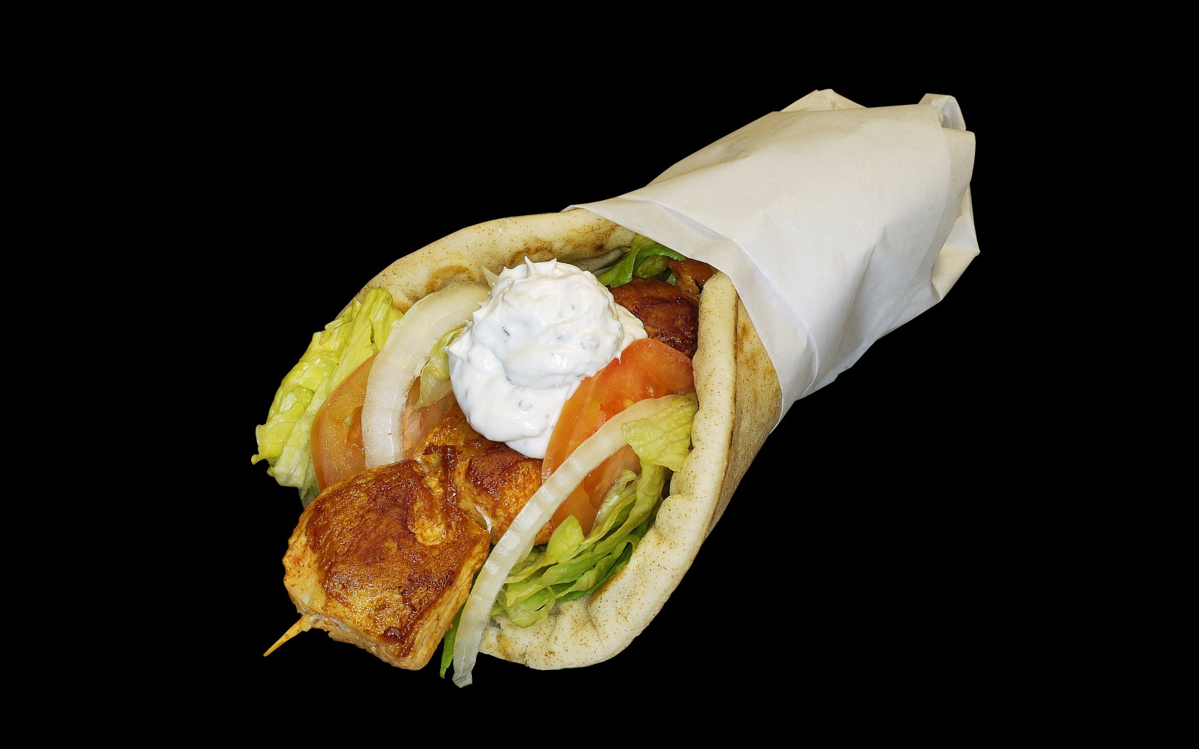 Шаурма в лепешке на черном фоне