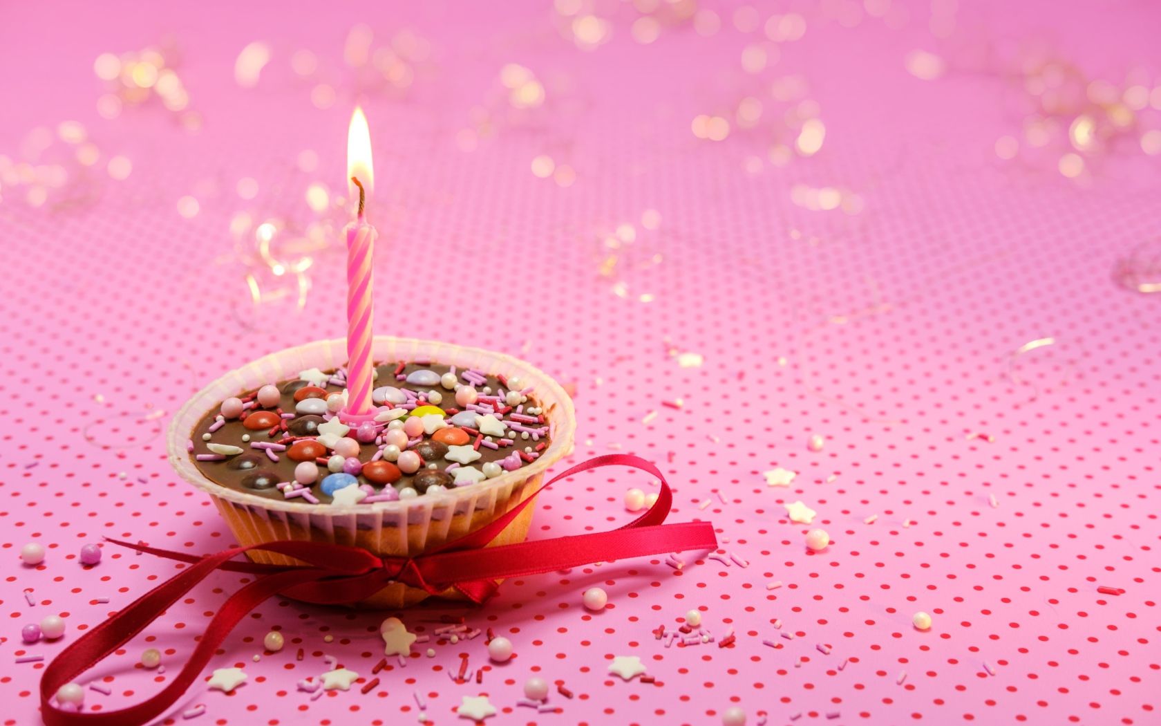 Пирожное с одной свечкой