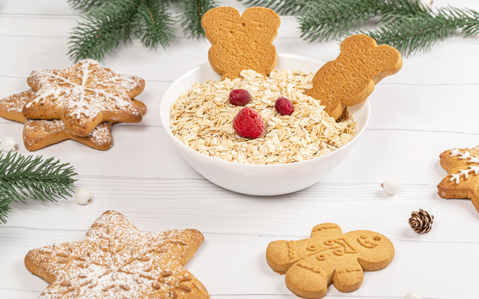 Овсяные хлопья  с печеньем на столе с еловой веткой