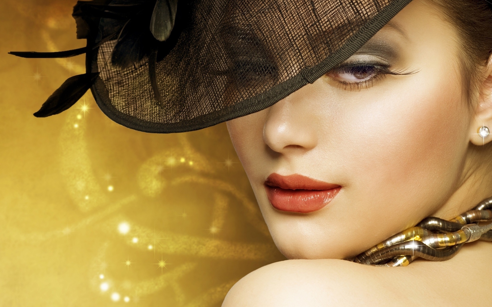 Красивая стильная женщина в черной шляпе 