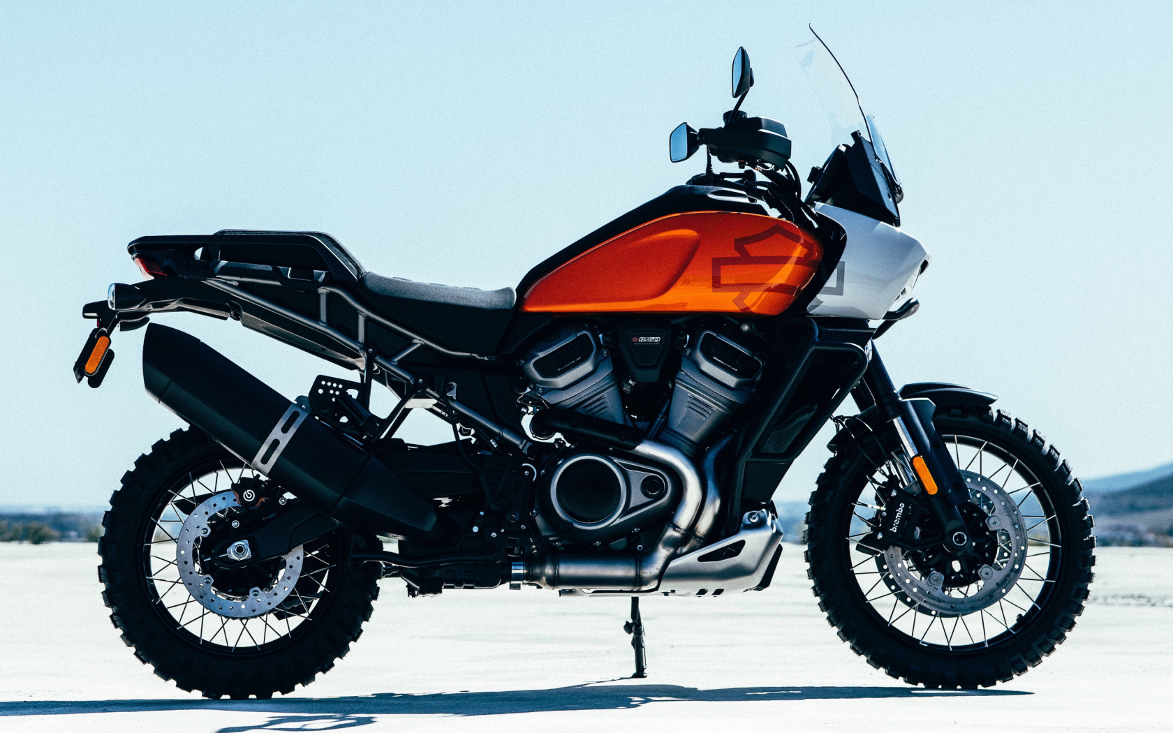 Мотоцикл Harley-Davidson Pan America 2021 года вид сбоку