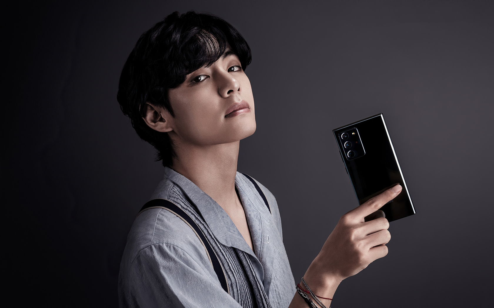 Ви вокалист группы BTS с телефоном