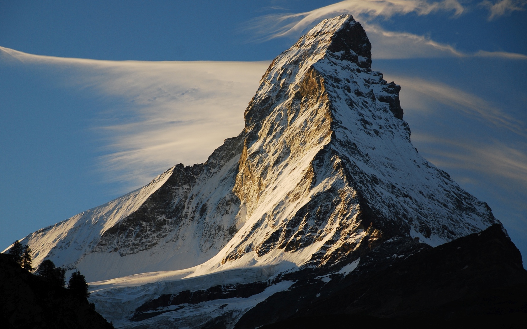 Пик Маттерхорн в снегу на фоне неба, Швейцария