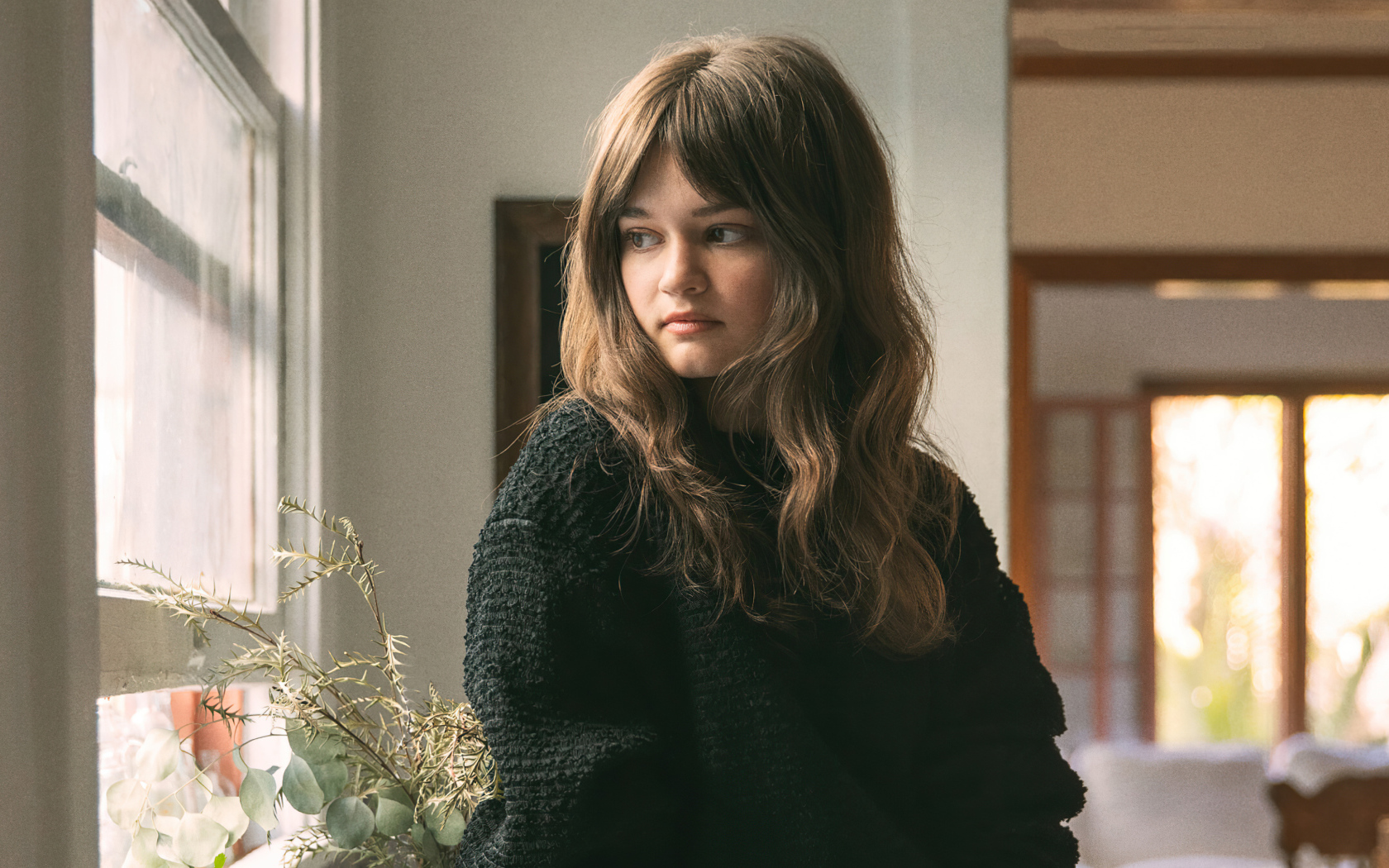 Американская актриса Сиэра Браво в черном свитере