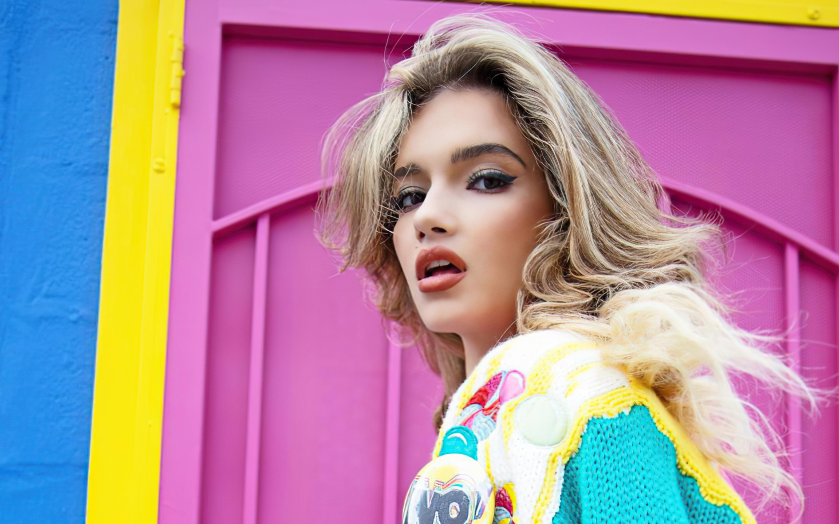 Яркая девушка актриса Алексис Джейд Барнетт