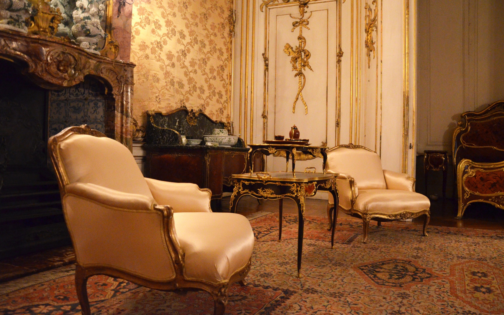 Дорогой интерьер в старой квартире