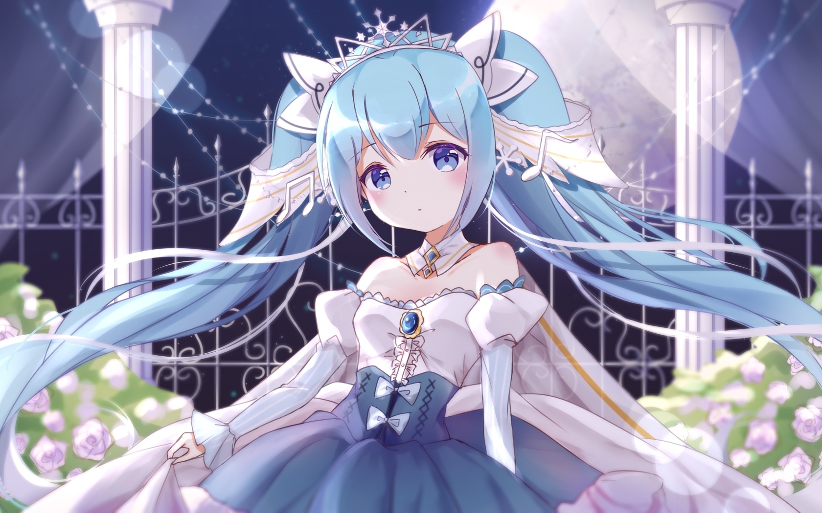 Милая девушка аниме Мику Хацунэ в красивом платье