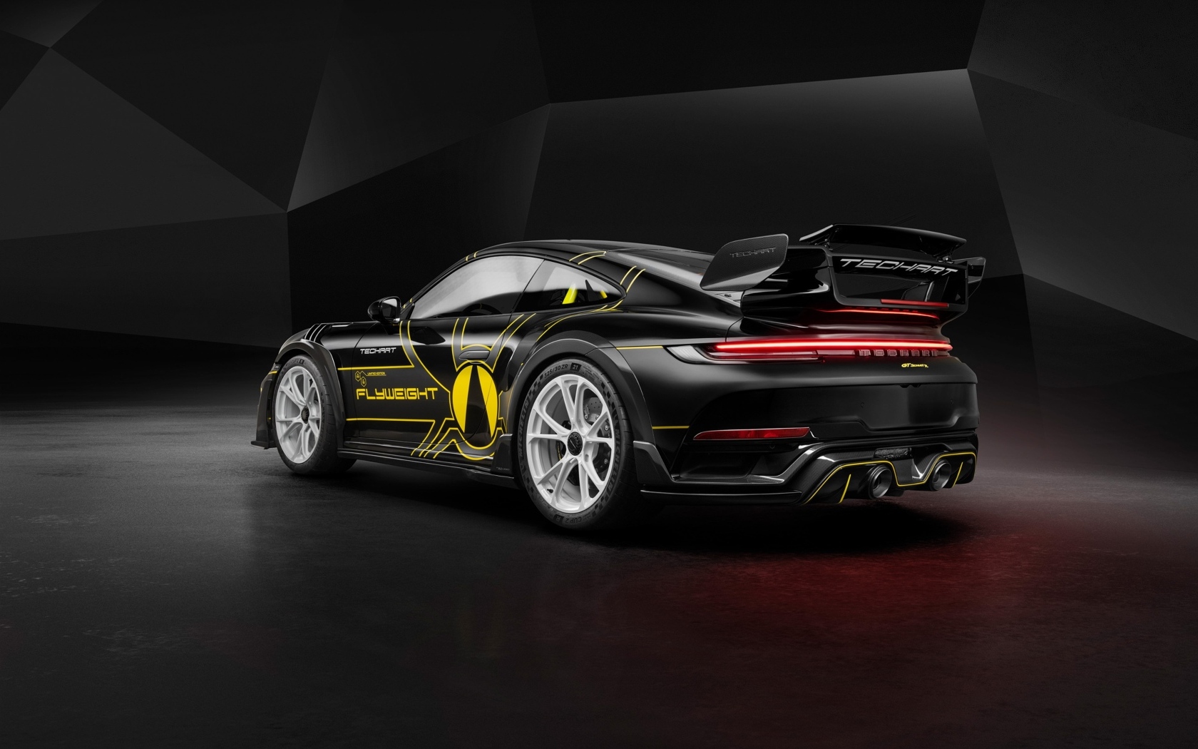 Быстрый автомобиль TechArt GTstreet R Flyweight 2023 года