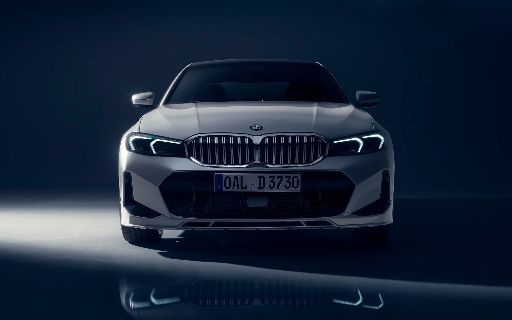 Автомобиль Alpina D3 S Limousine вид спереди