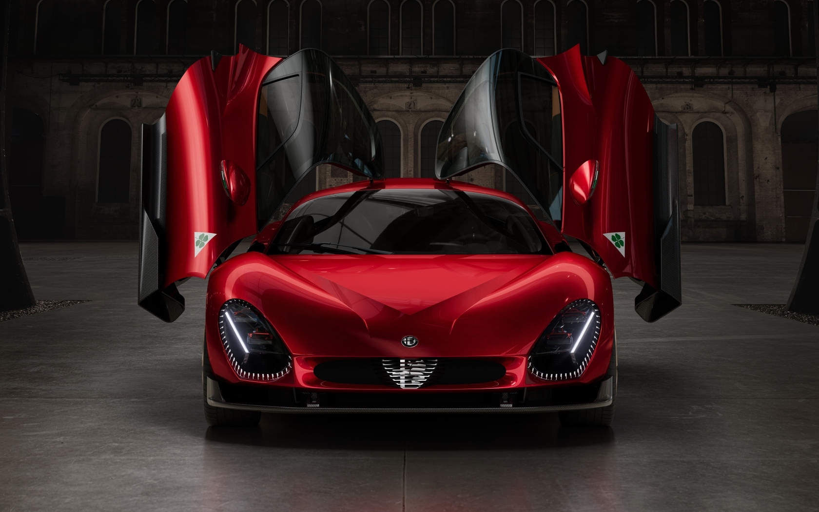 Красный быстрый автомобиль Alfa Romeo 33 Stradale 2024 года