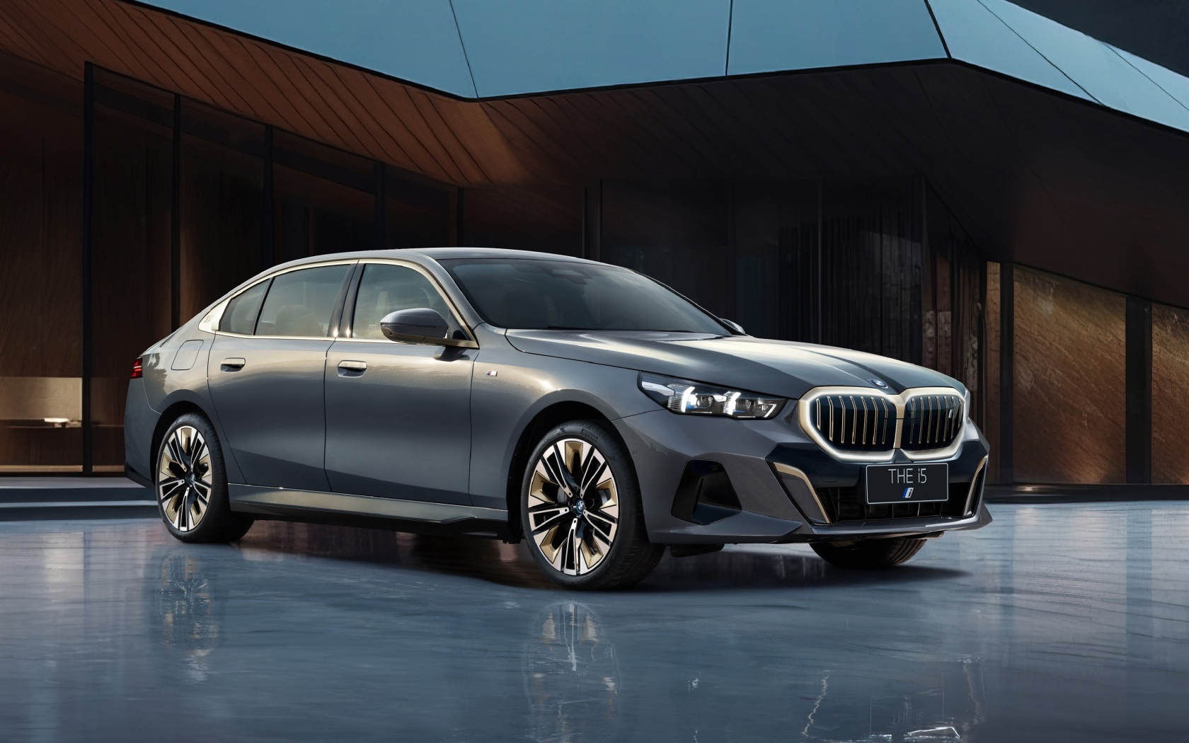 Автомобиль BMW I5 M Sport 2023 года