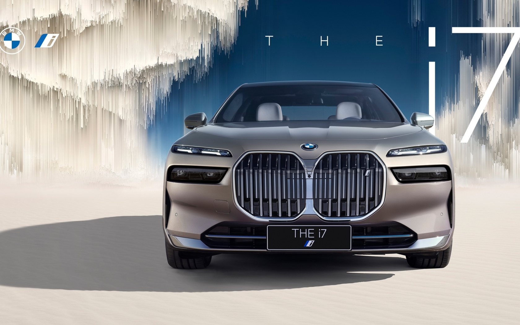 Вид спереди на электрокар BMW I7