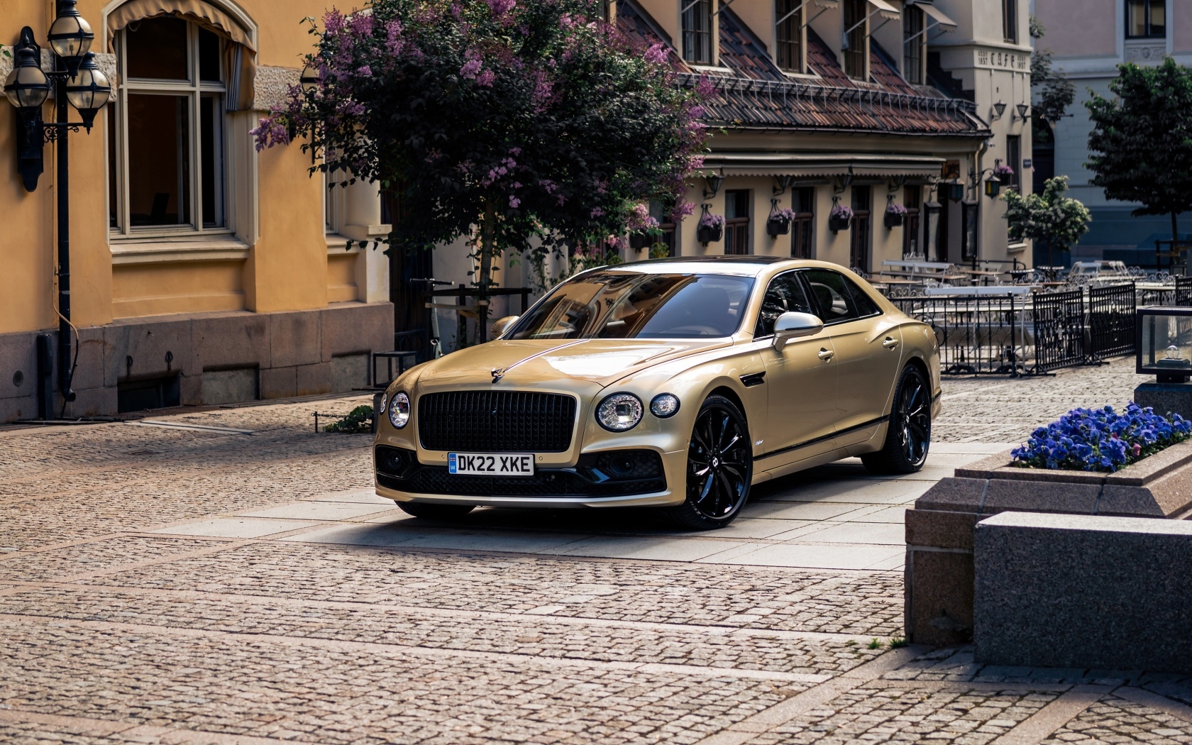 Автомобиль Bentley Flying Spur Hybrid