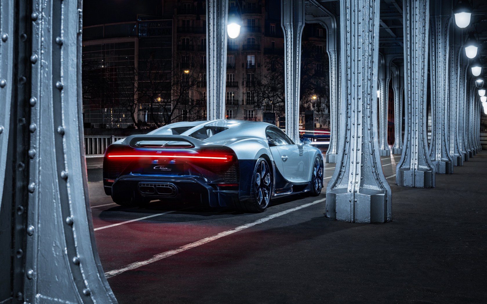 Автомобиль Bugatti Chiron Profilée  вид сзади