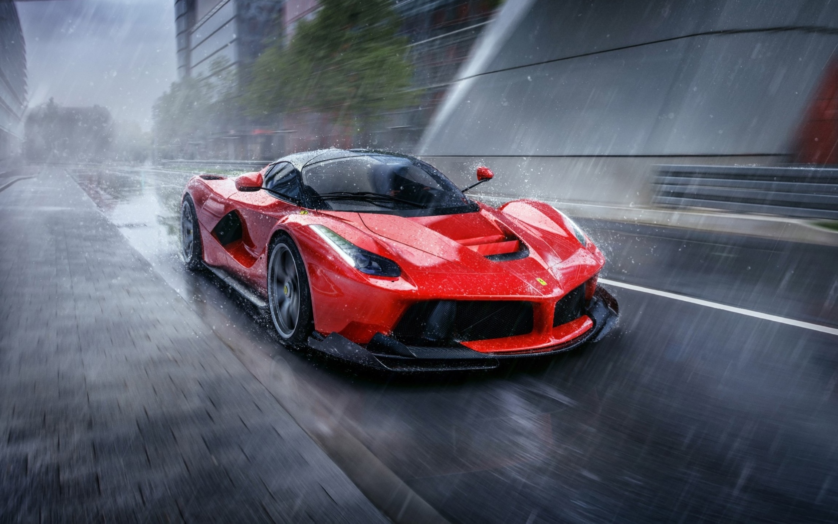 Красный LaFerrari под дождем