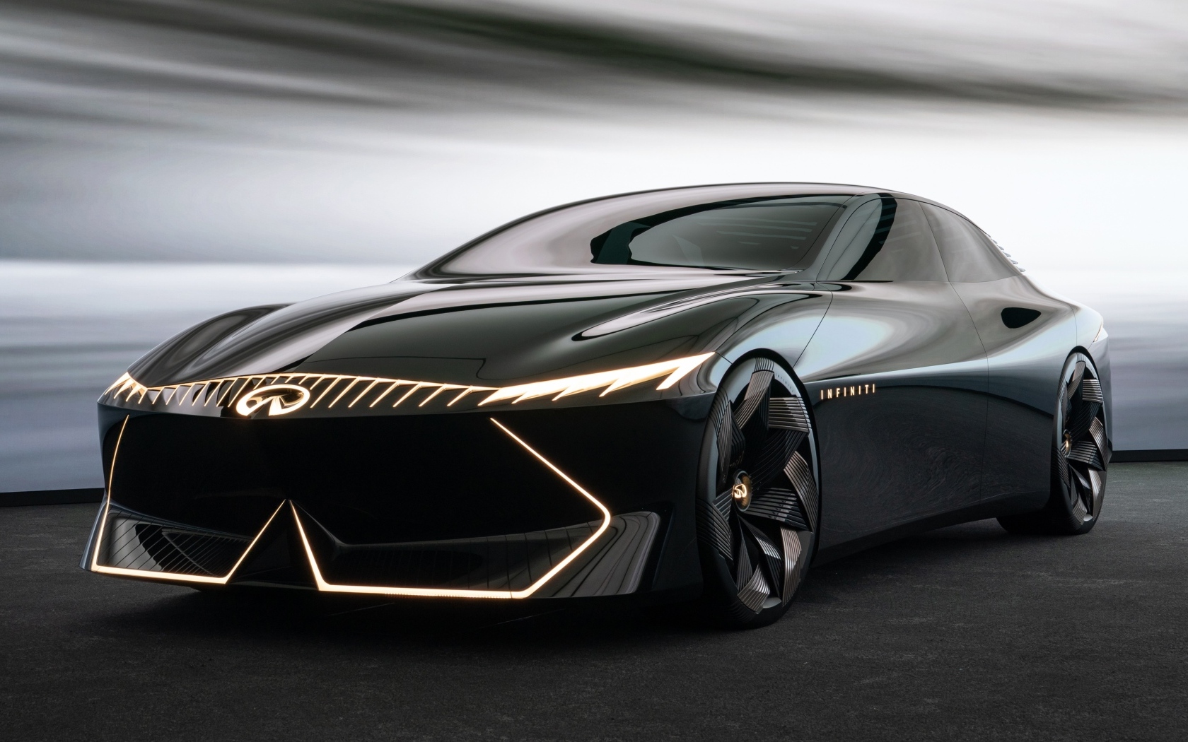 Черный дорогой автомобиль Infiniti Vision Qe