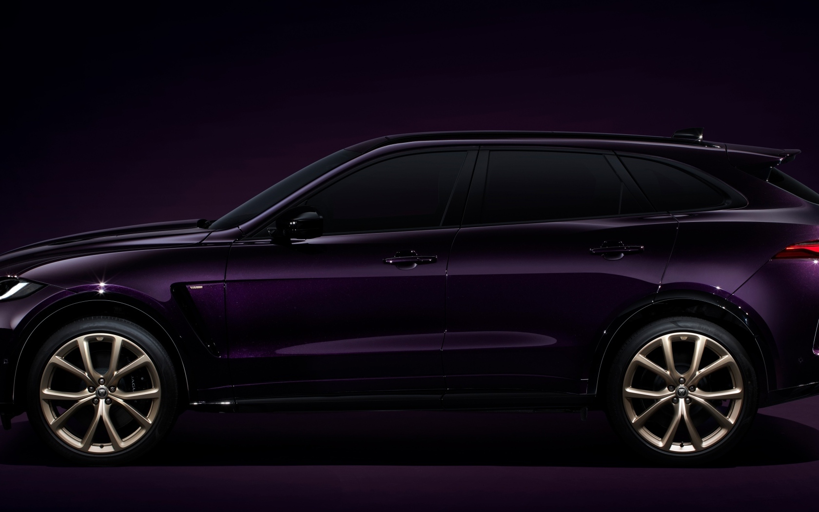 Автомобиль Jaguar F-Pace SVR