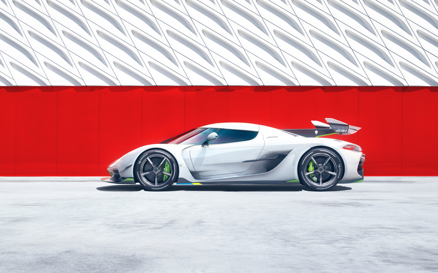 Автомобиль Koenigsegg Jesko вид сбоку