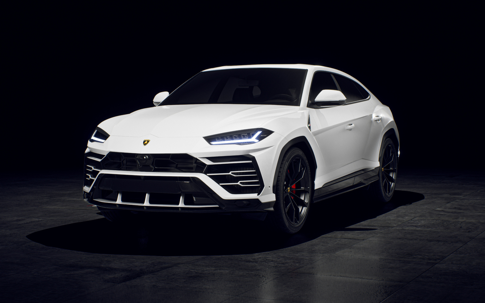 Автомобиль Lamborghini Urus вид спереди