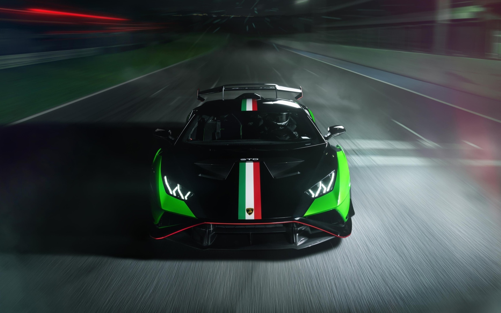 Вид спереди на автомобиль Lamborghini Huracan STO SC 10 Anniversario