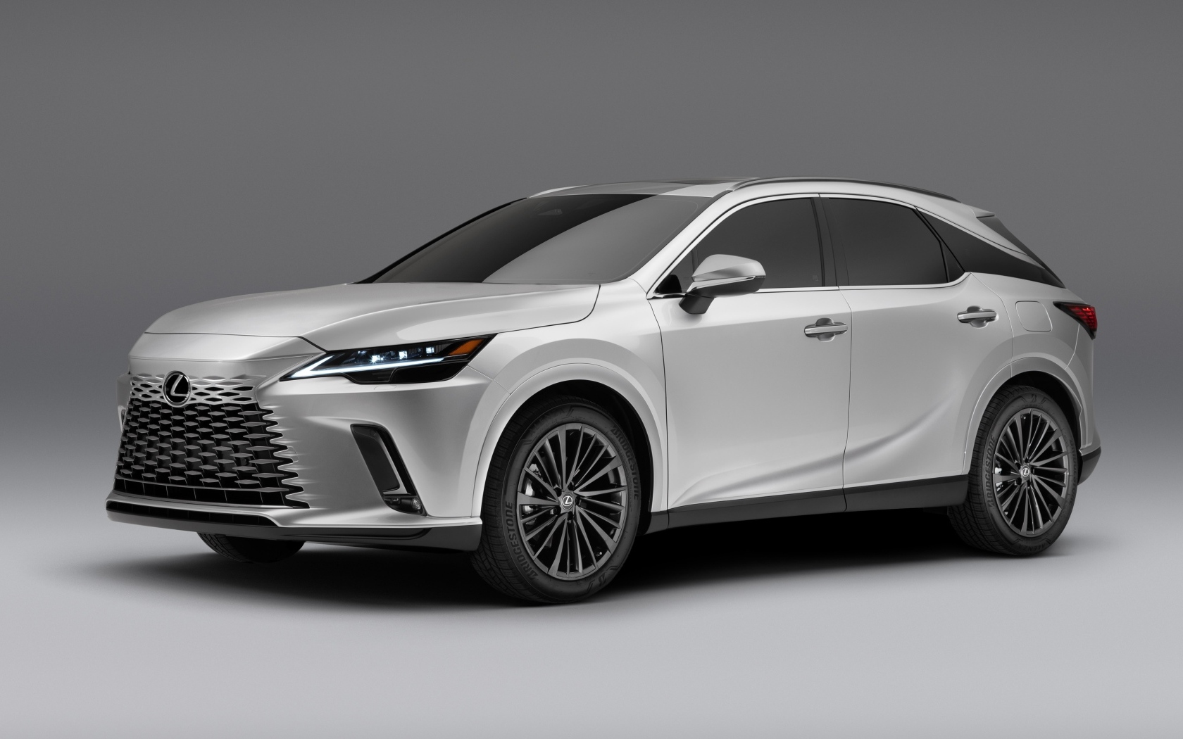 Автомобиль Lexus RX 350 AWD на сером фоне