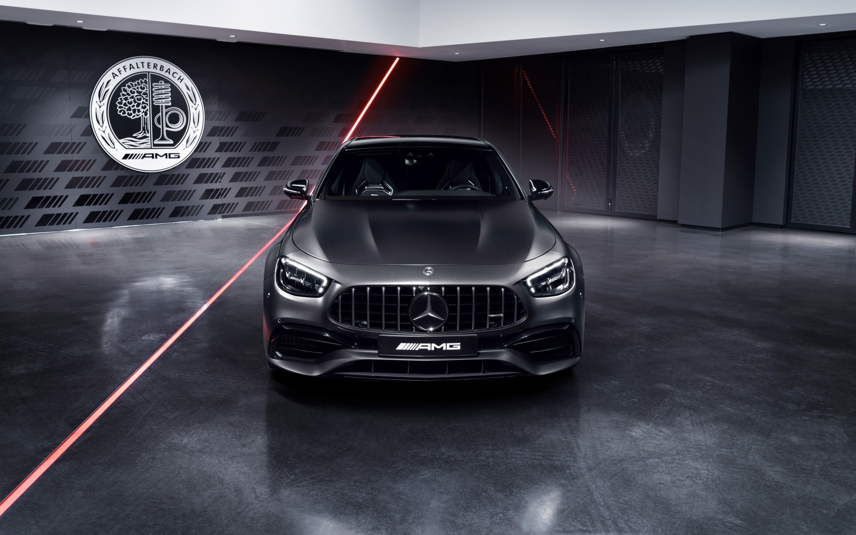 Автомобиль Mercedes-AMG E 63 S 4MATIC+ вид спереди