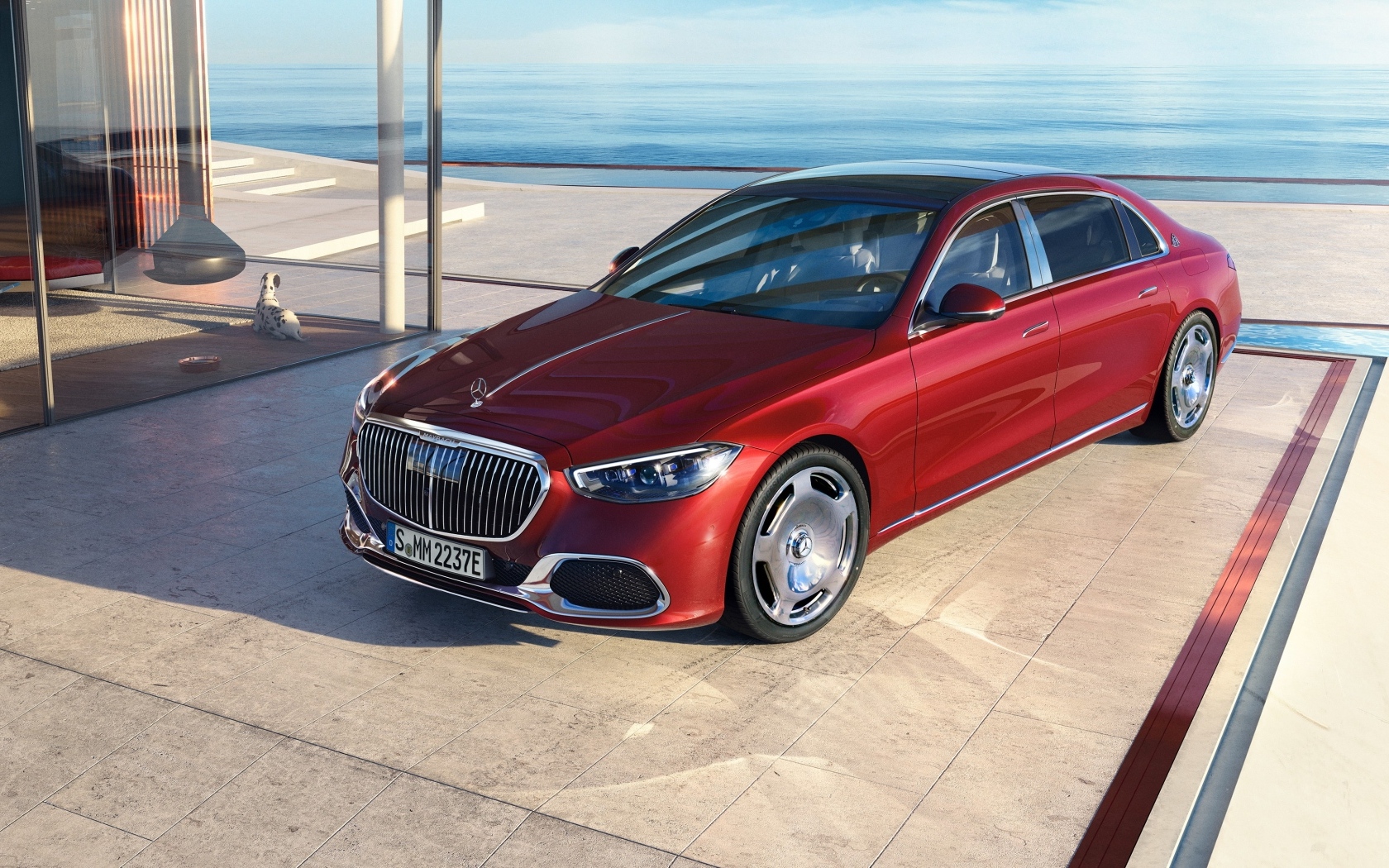Автомобиль Mercedes-Maybach S 580 E 2023 года красного цвета
