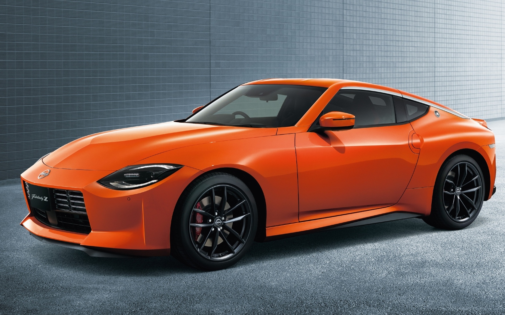 Оранжевый автомобиль Nissan Fairlady Z Version T