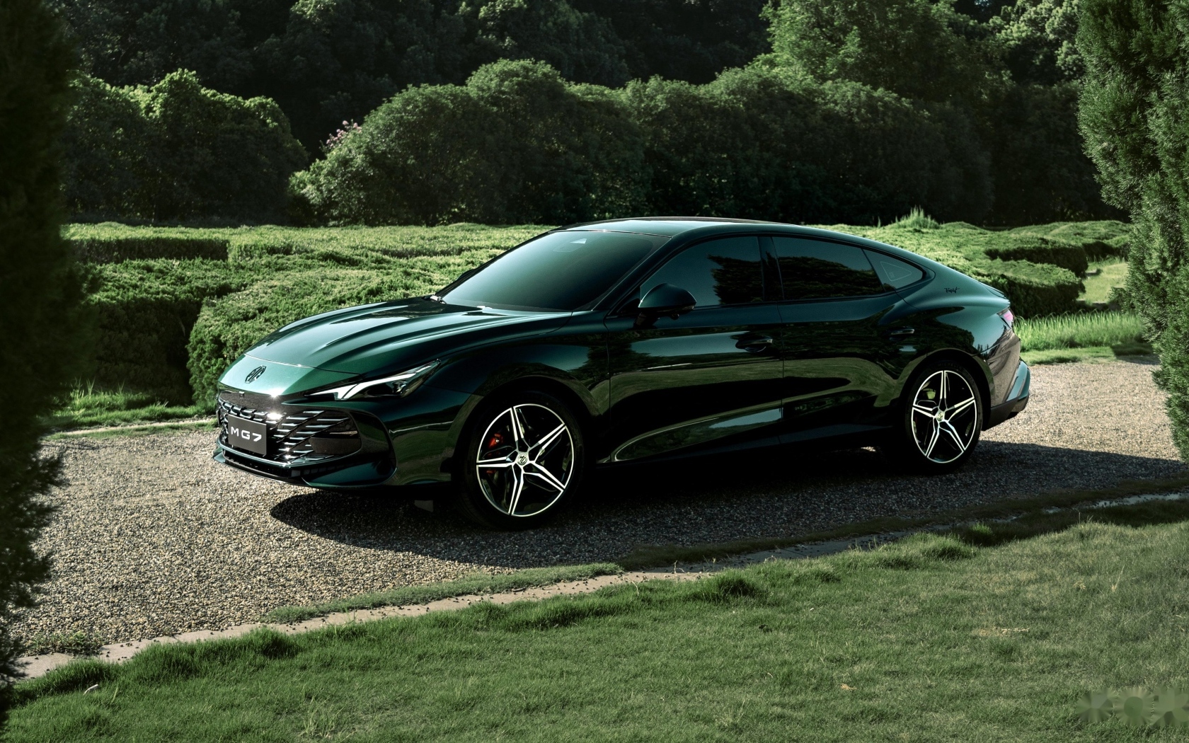 Зеленый автомобиль MG 7 Trophy