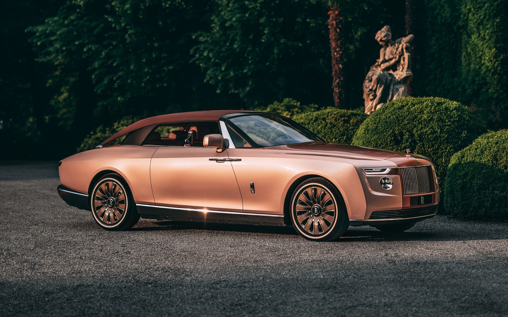 Автомобиль Rolls-Royce Boat Tail 2022