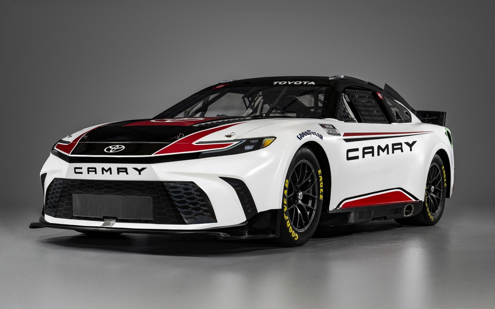 Спортивный автомобиль Toyota Camry XSE NASCAR Race Car 2024 года