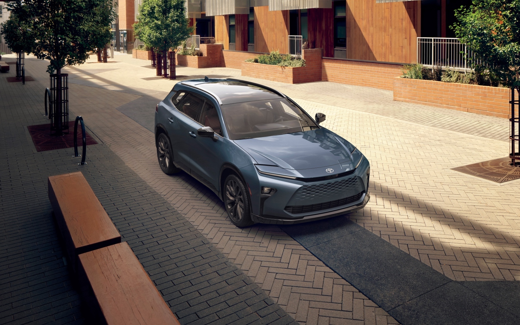 Автомобиль Toyota Crown Signia 2025 года на улице города