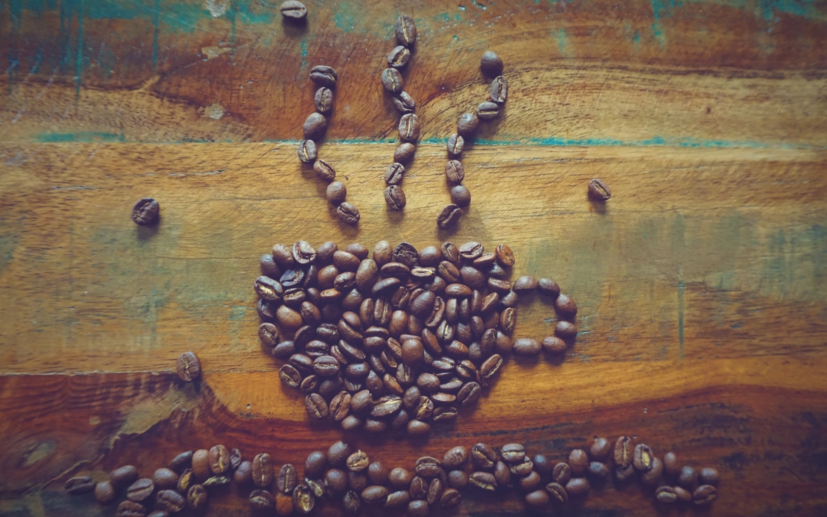 Кружка выложена из зерен кофе