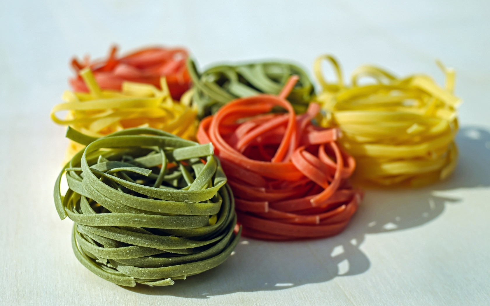 Паста тальятелле разного цвета