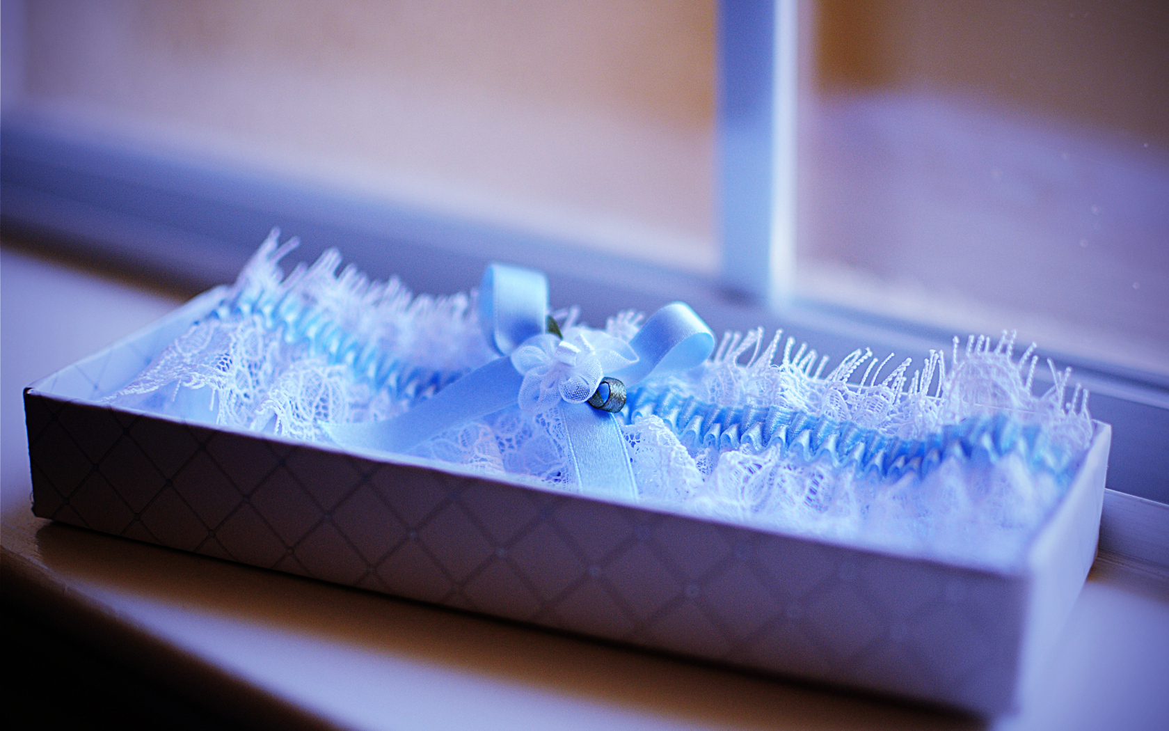 Голубая подвязка невесты