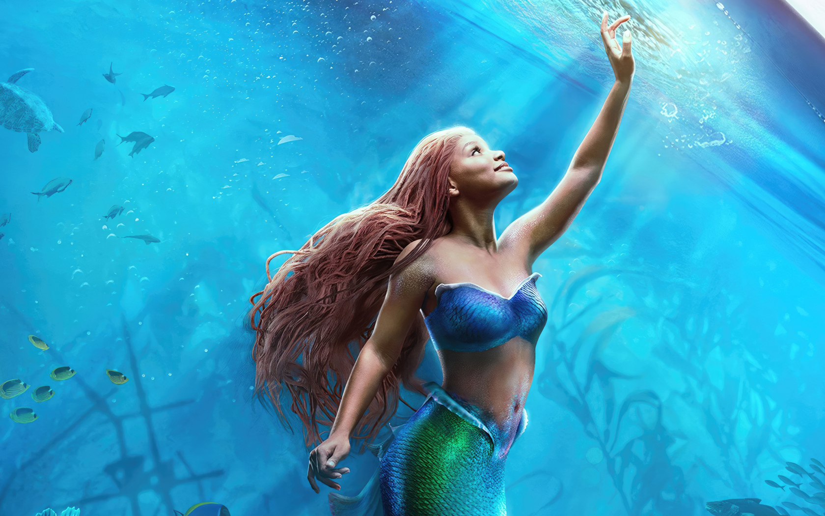 Ариэль в воде персонаж фильма Русалочка 2023