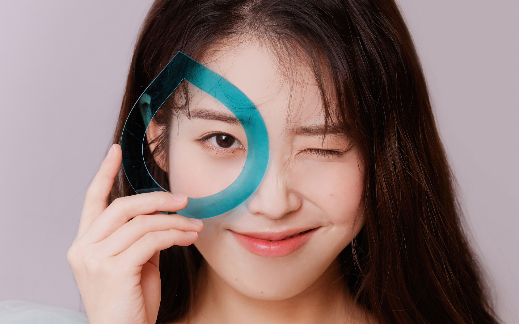 Милая девушка южнокорейская певица IU