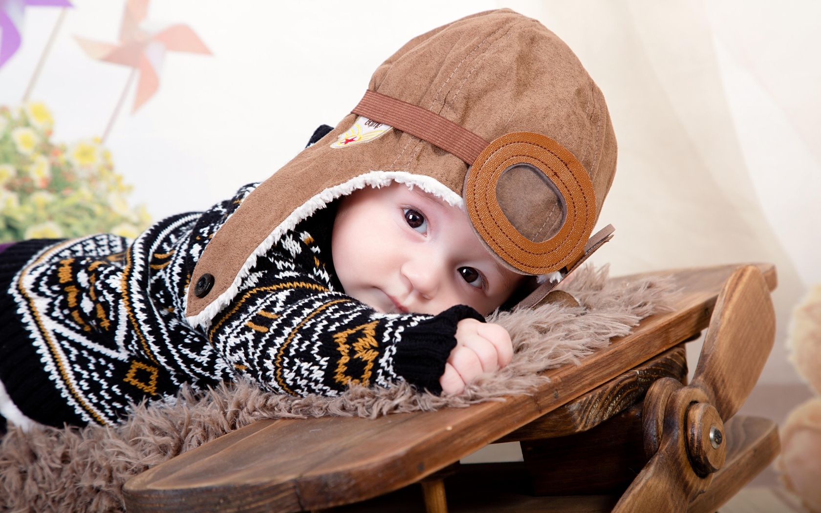 Маленький будущий летчик