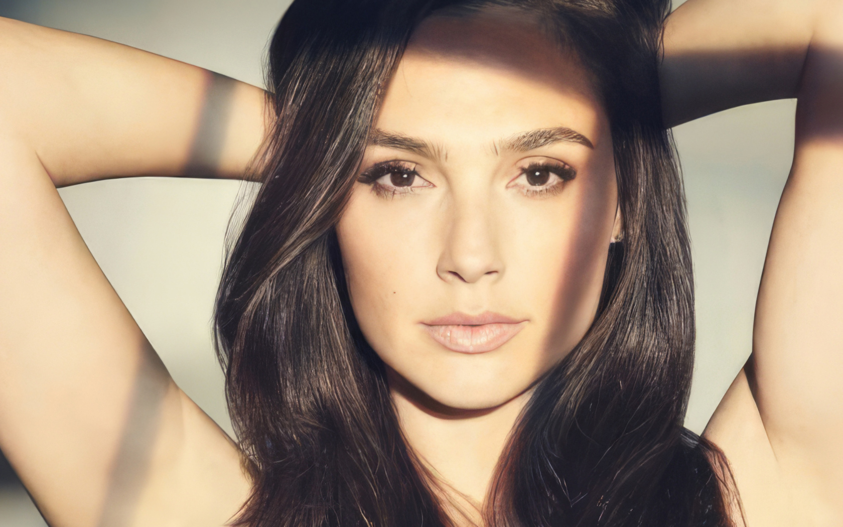 Красивые карие глаза актрисы Галь Гадот