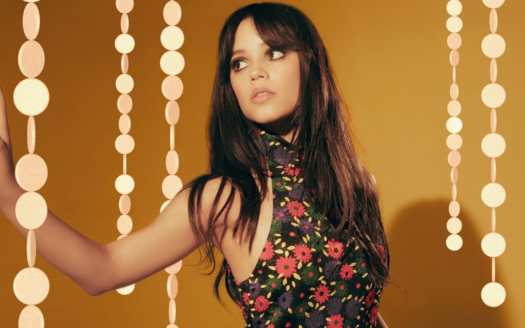 Яркая девушка актриса Дженна Ортега