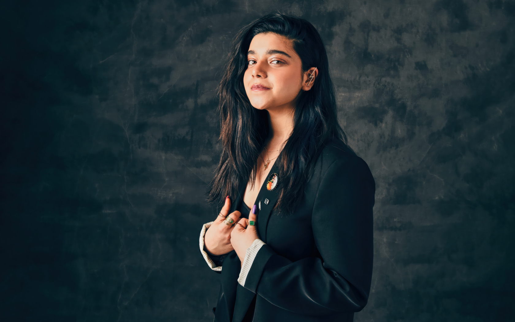 Молодая девушка актриса Иман Веллани