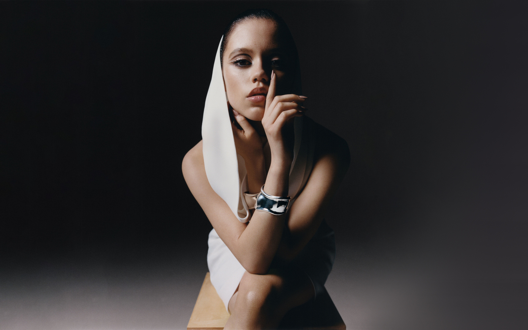 Молодая популярная актриса Дженна Ортега