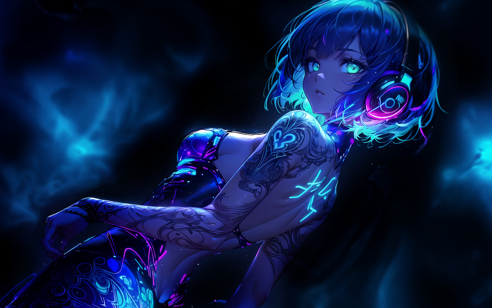 Девушка аниме в татуировках с наушниками на голове