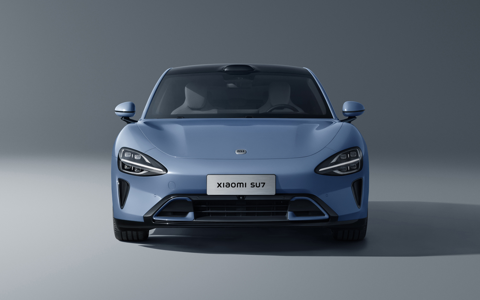 Вид спереди на автомобиль Xiaomi SU7 Max 2024  года