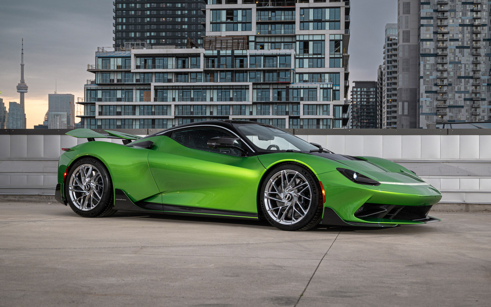 Зеленый автомобиль Pininfarina Battista Furiosa Package