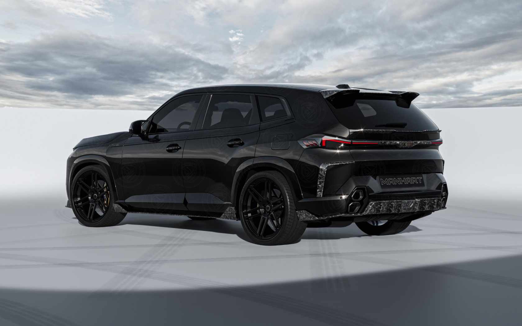 Вид сзади на автомобиль BMW XM Thor Forged Carbon Package 2024 года