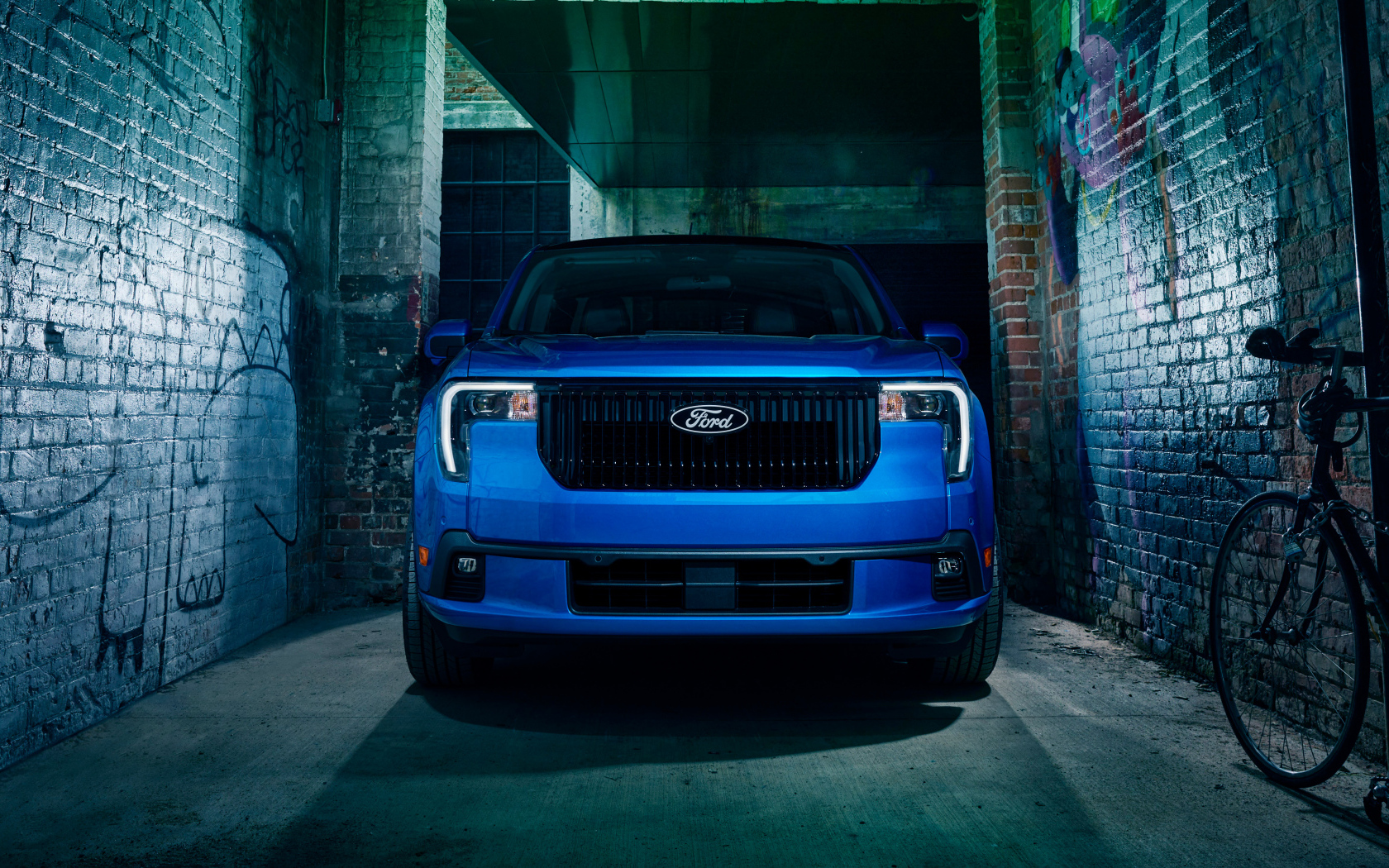 Синий автомобиль Ford Maverick Lobo 2025 года вид спереди