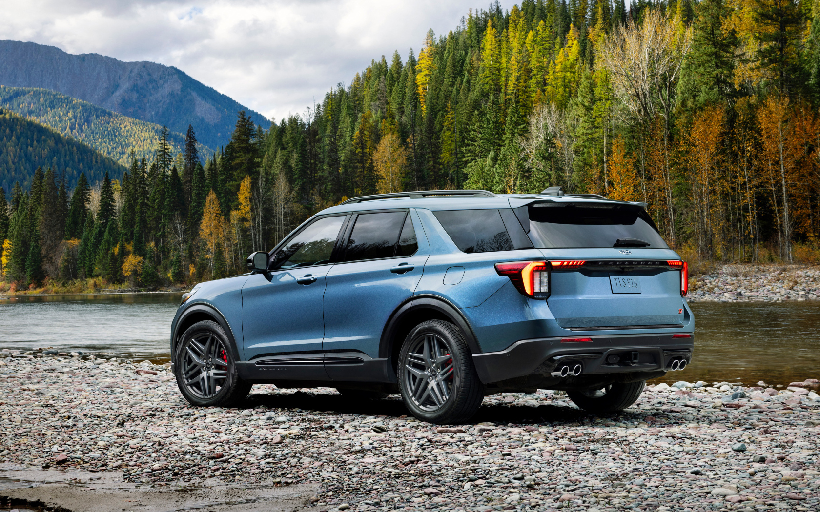 Вид сзади на автомобиль Ford Explorer ST 2025  года