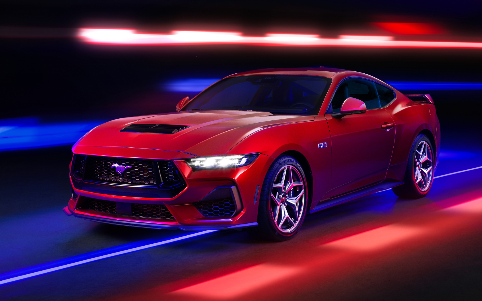 Красный автомобиль Ford Mustang GT Performance 2024 года на черном фоне