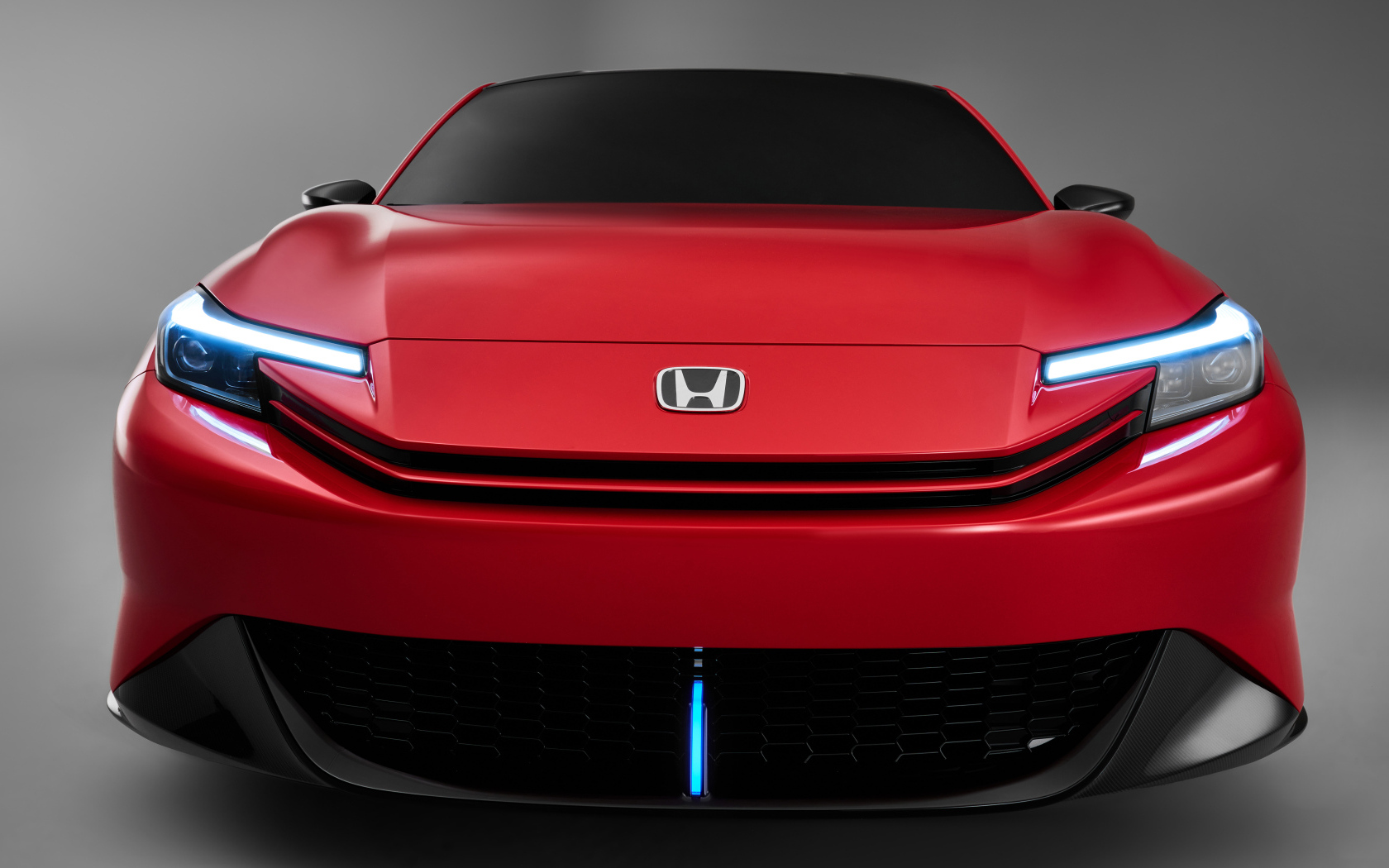 Вид спереди на красный автомобиль Honda Prelude Concept 2024 года